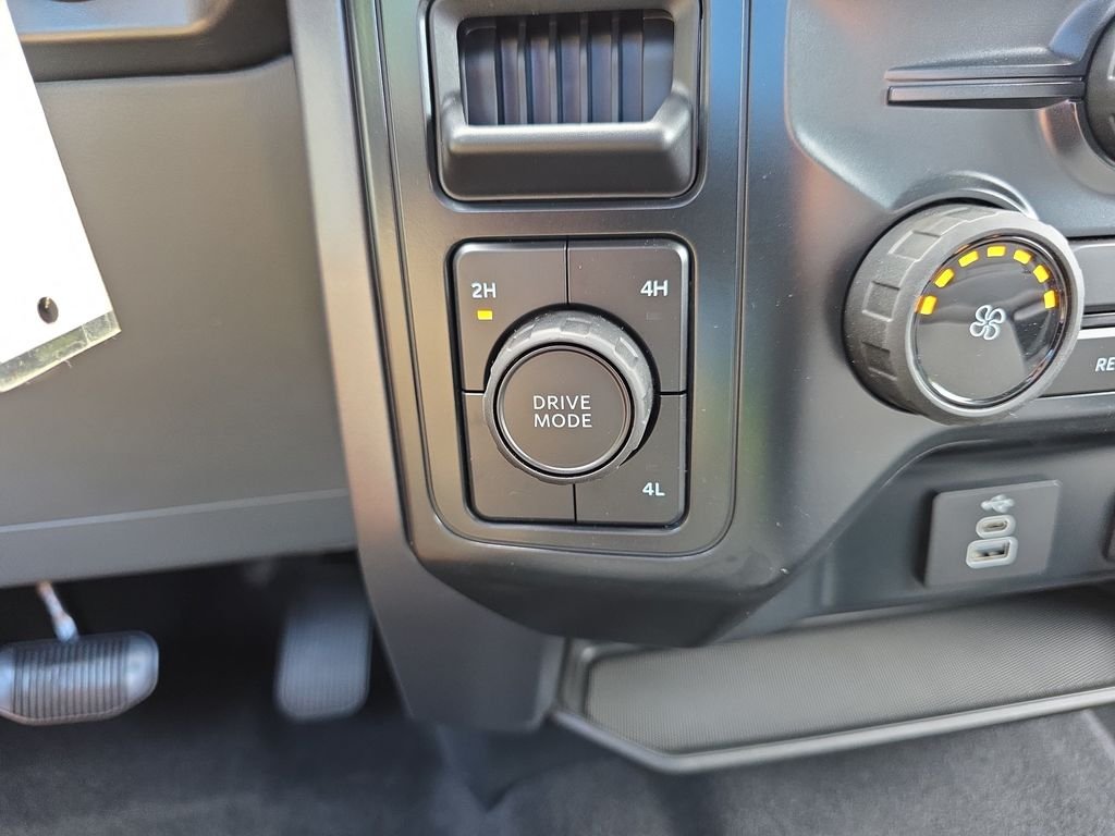 Used 2025 Silver Ford XLT image 27