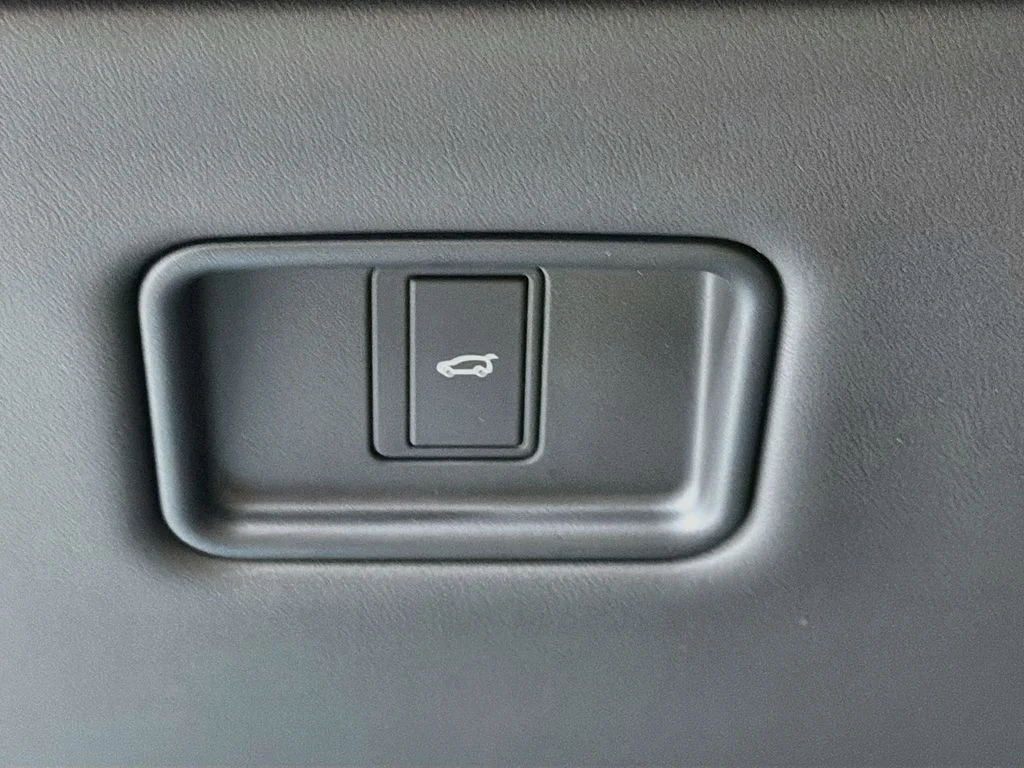 New 2026 Fuji White Land Rover Dynamic SE image 10
