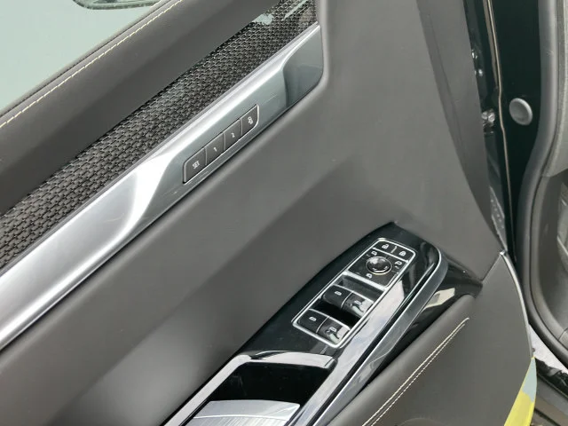 2026 Cadillac Escalade V-Series - Photo 25