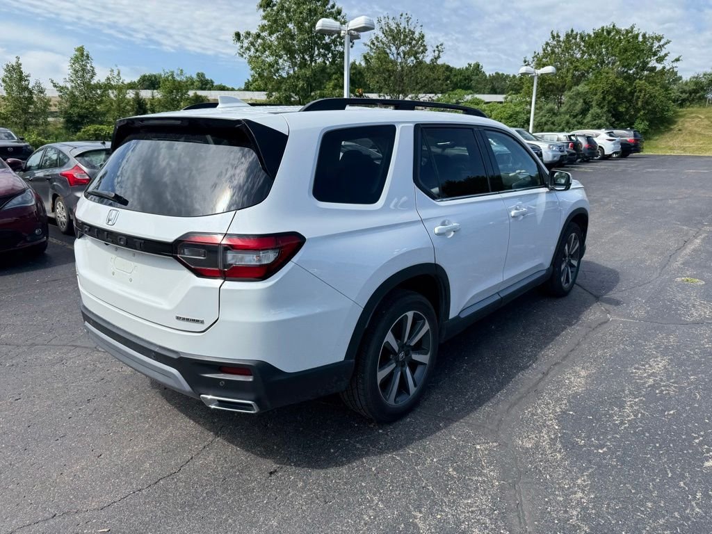 Certified Used 2023 Platinum White Pearl Honda Touring image 3