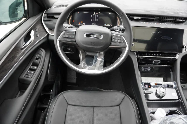 New 2027 High-Gloss Black Paint Jeep Limited Reserve image 16