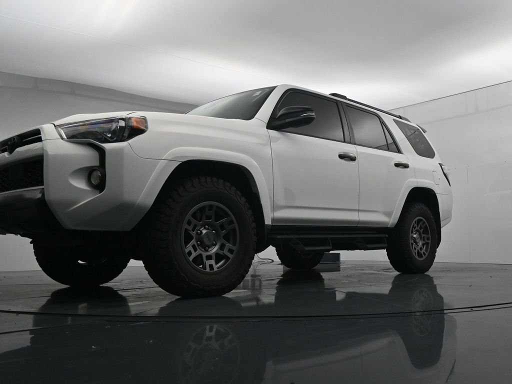 Used 2020 White Toyota Venture image 30
