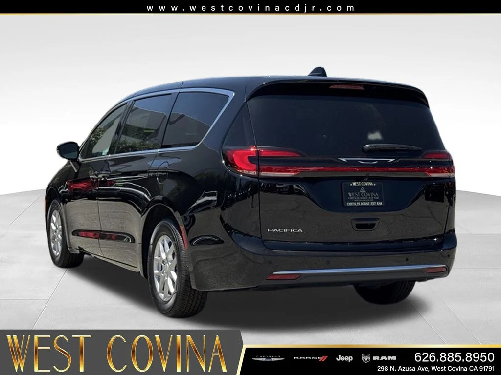 New 2027 Diamond Black Crystal Pearl-Coat Exterior Paint Chrysler Select image 10
