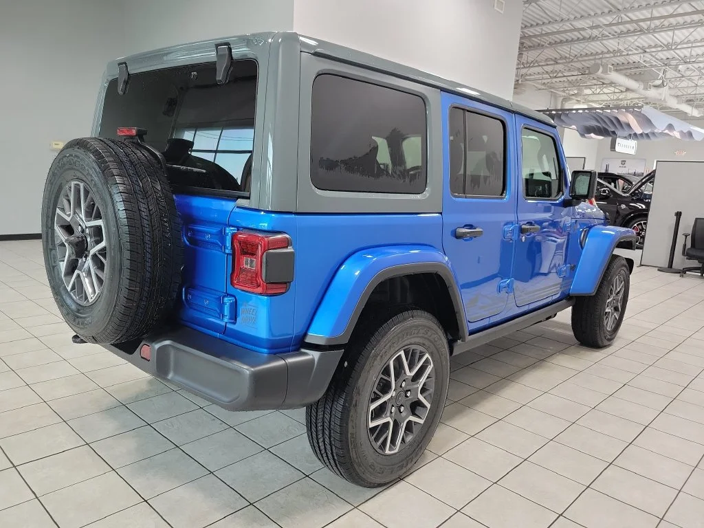 New 2026 Hydro Blue Pearl-Coat Exterior Paint Jeep Sahara image 8