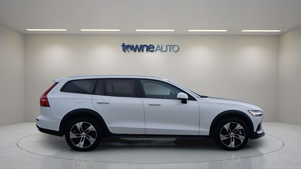 2025 Volvo V60 Cross Country Plus - Photo 6