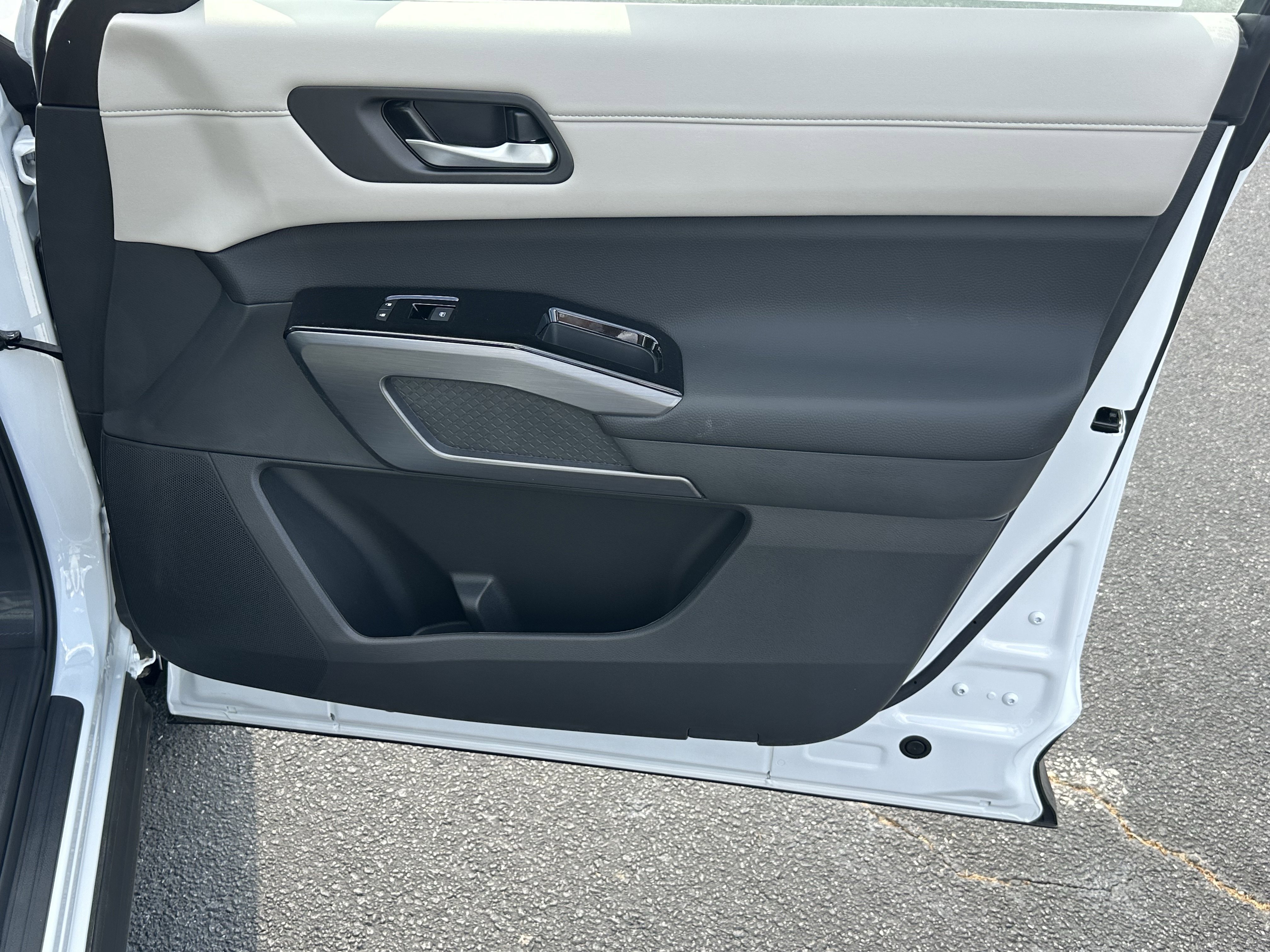 New 2026 Everest White Pearl Tricoat Nissan SL image 15