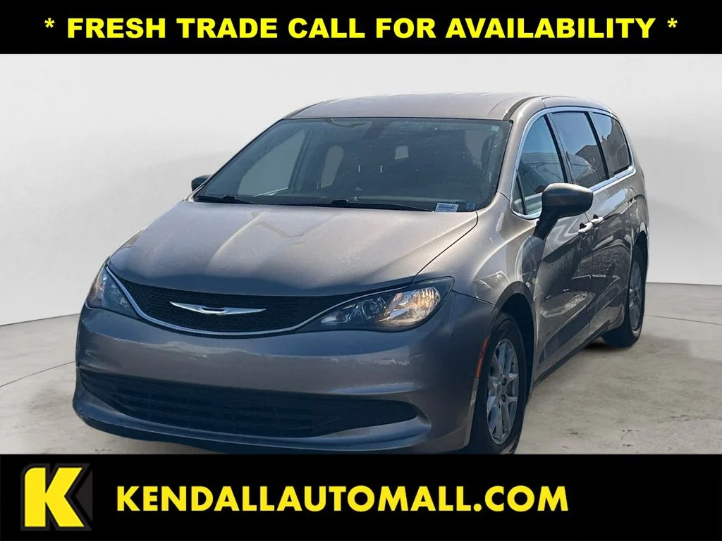2017 Chrysler Pacifica LX's photo