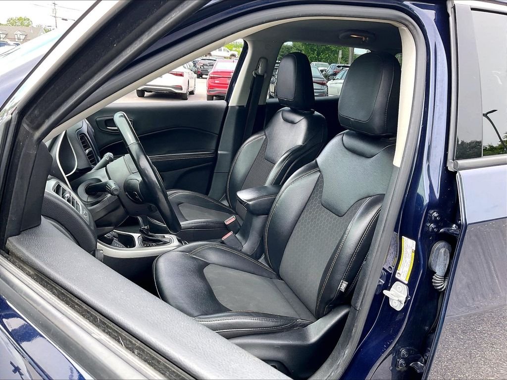 Used 2021 Jazz Blue Pearlcoat Jeep Latitude image 9