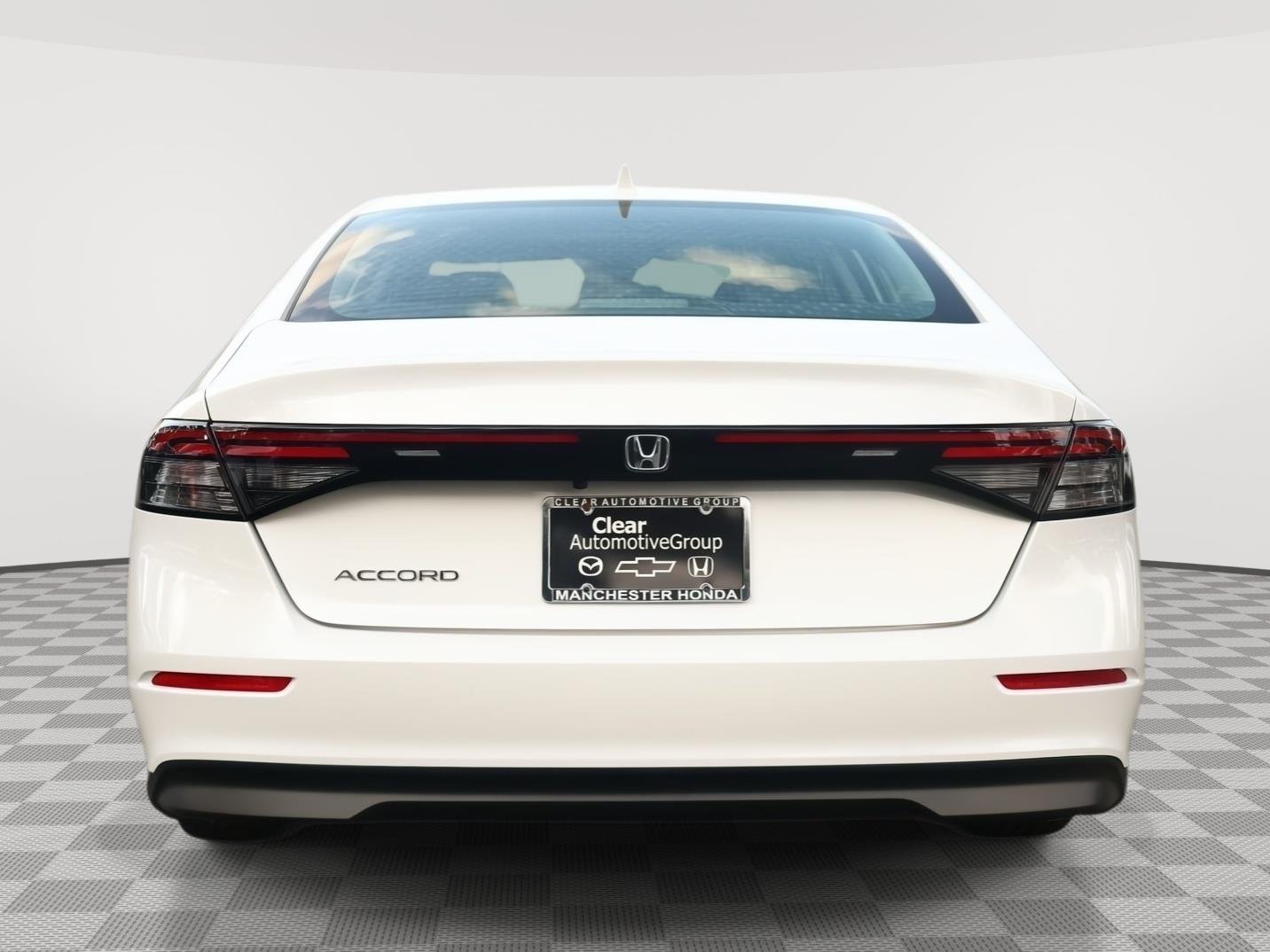 Used 2024 Platinum White Pearl Honda EX image 6