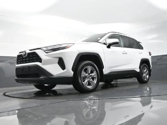 Used 2025 White Toyota XLE image 35