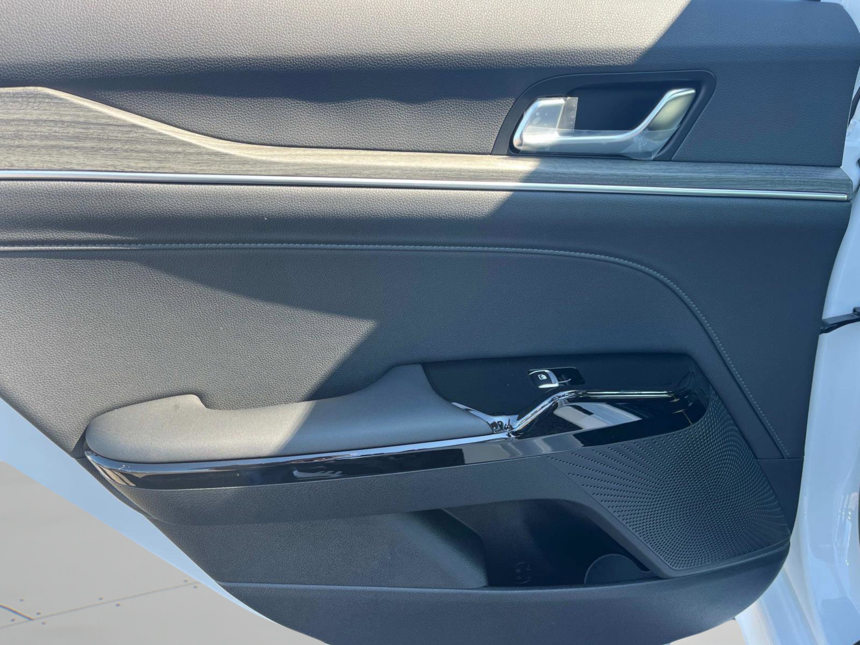 New 2026 Snow White Pearl Kia EX image 15