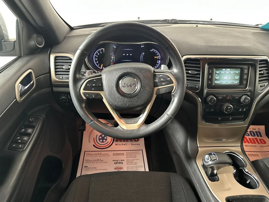 Used 2015 Silver Jeep Laredo image 25