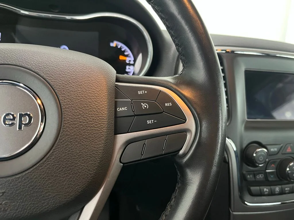 Used 2020 Black Jeep Laredo E image 7