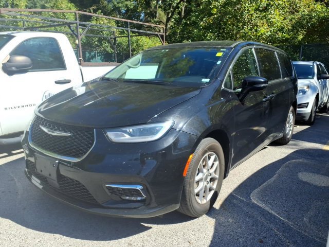 Used 2024  Chrysler Touring L image 1