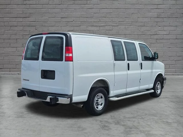 Used 2025 Summit White Chevrolet WT image 5