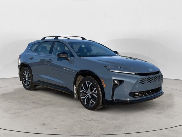 Used 2025 White Toyota XLE image 3