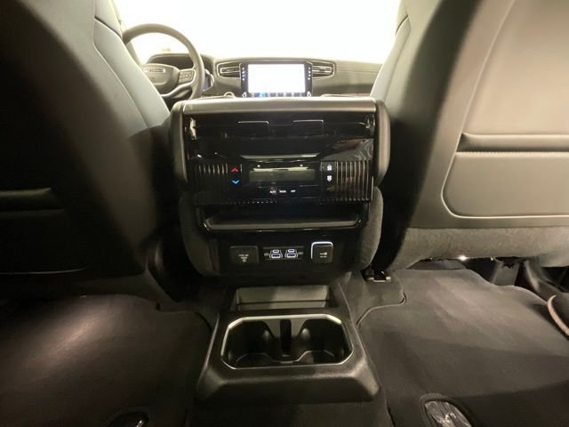 New 2026 Baltic-Gray Metallic Clear-Coat Exterior Paint Jeep Upland image 27
