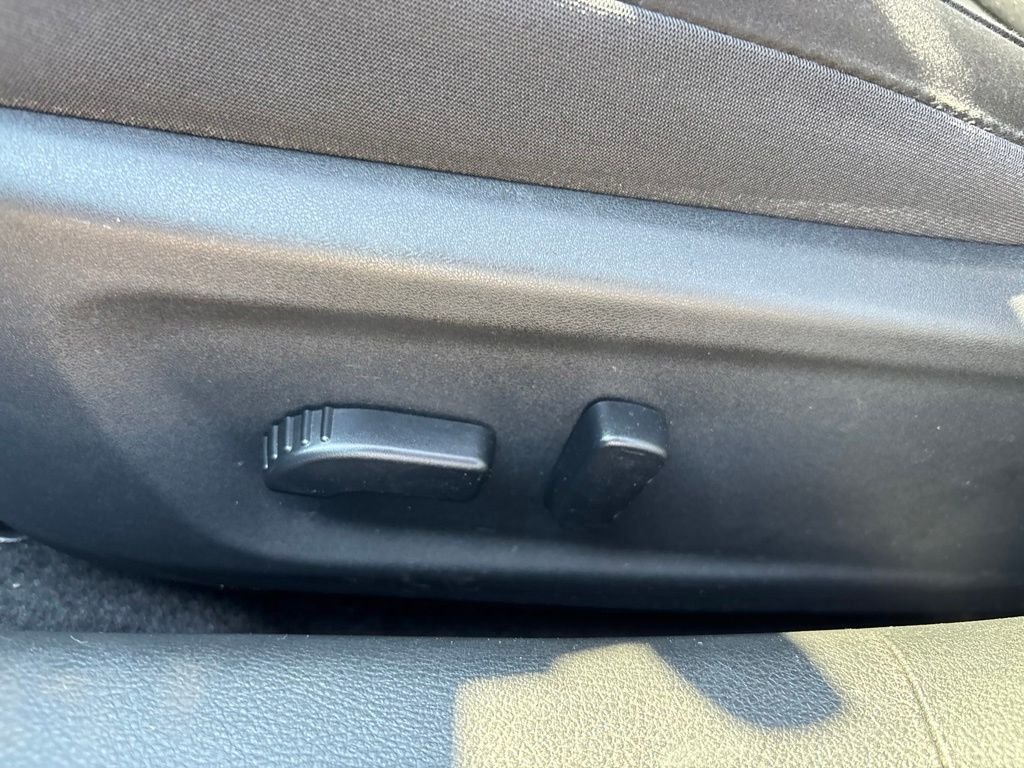 Used 2019 Blue Nissan 2.5 S image 18