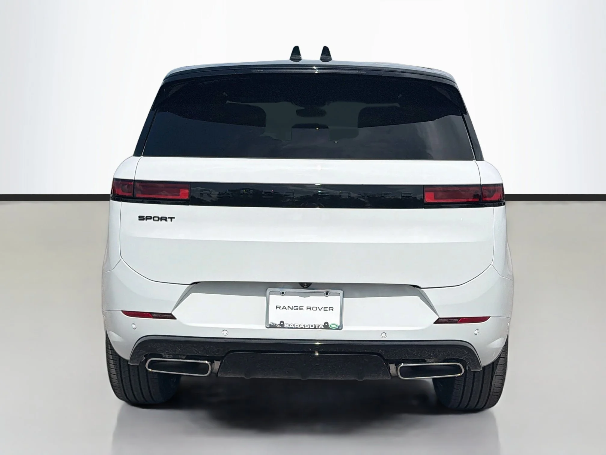 New 2026 Fuji White Land Rover Dynamic SE image 4