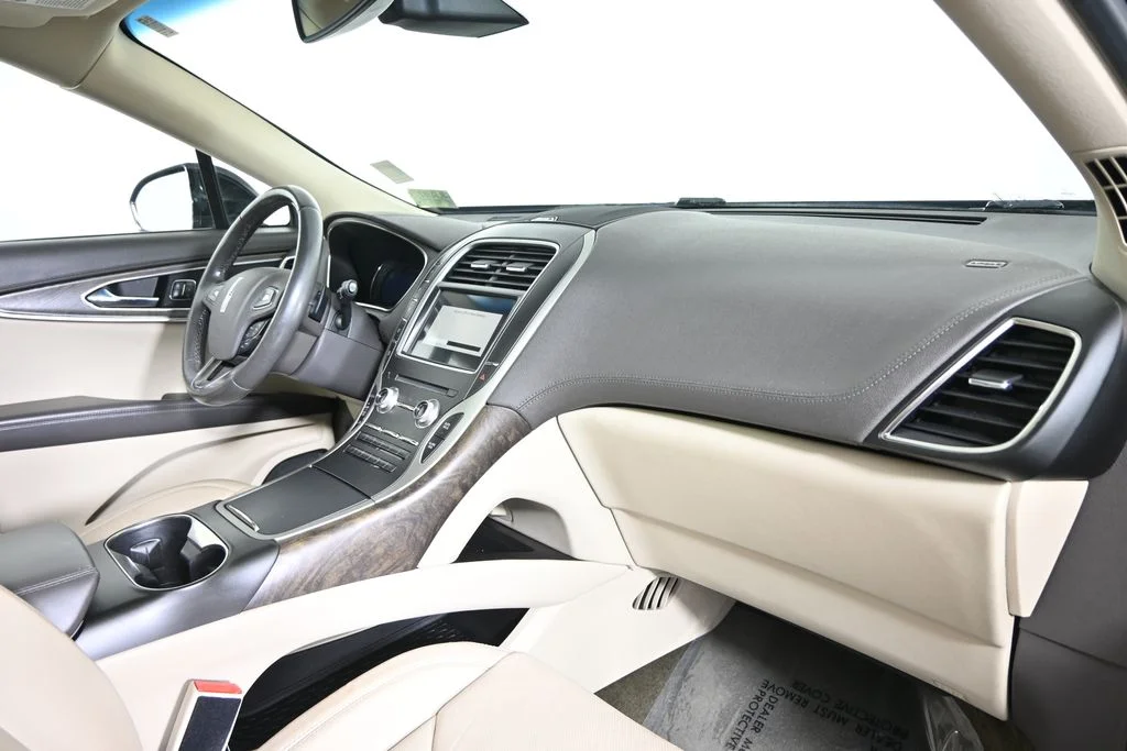 Used 2016 Black Lincoln Reserve image 14