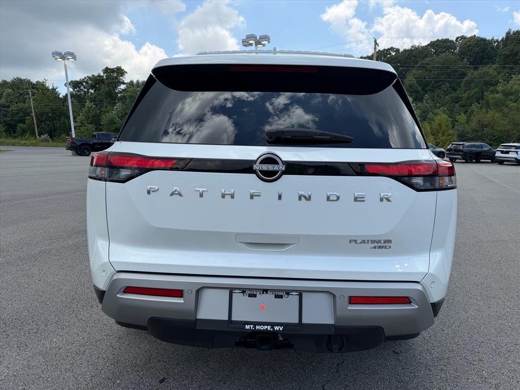 Used 2025 Everest White Pearl Tricoat Nissan Platinum image 4