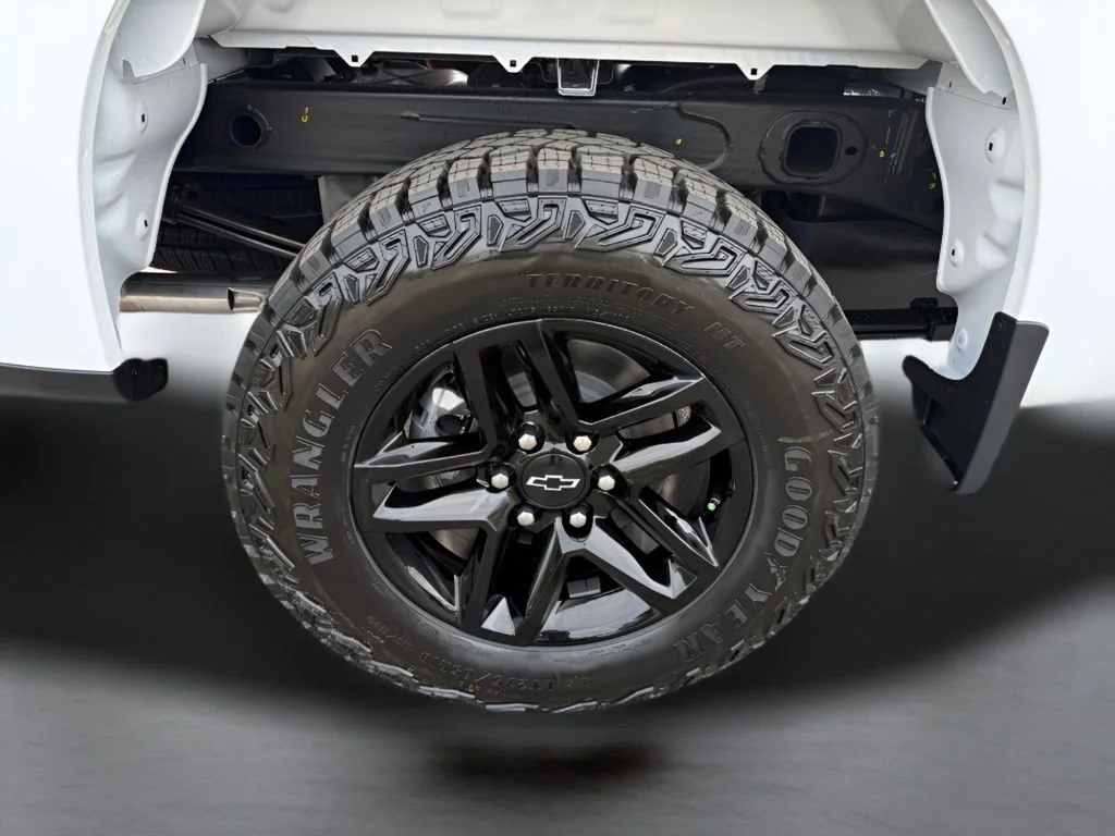 New 2026 Summit White Chevrolet Custom Trail Boss image 33