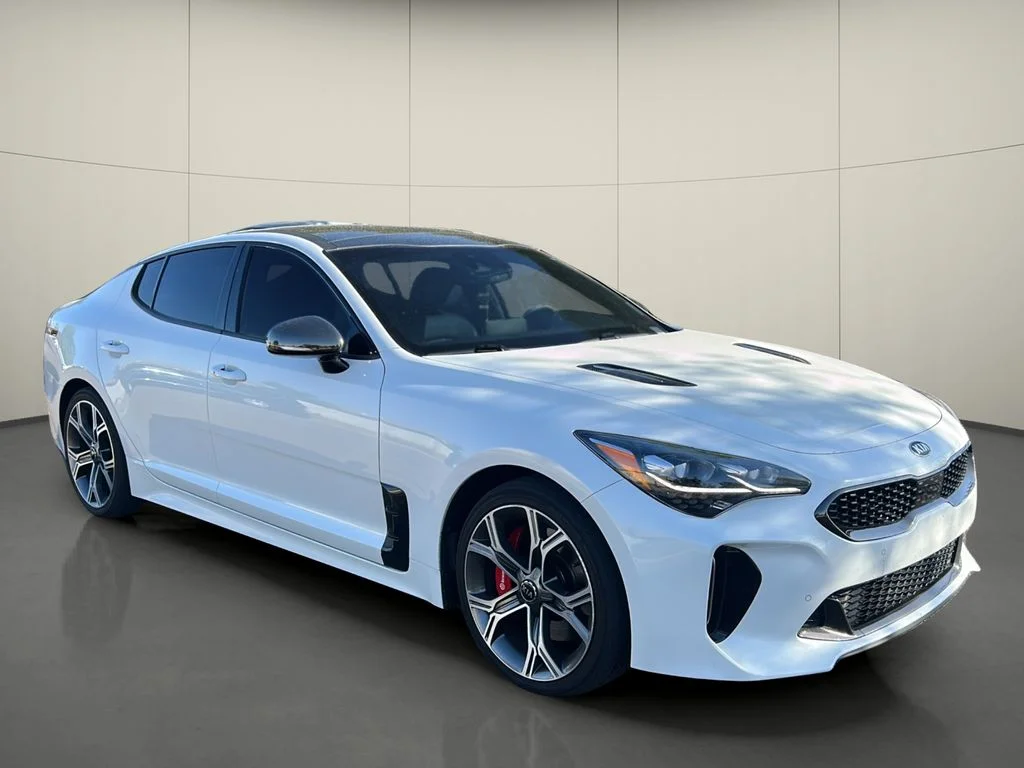 Used 2018 White Kia GT1 image 8