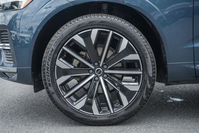 Used 2022 Denim Blue Volvo Inscription image 18