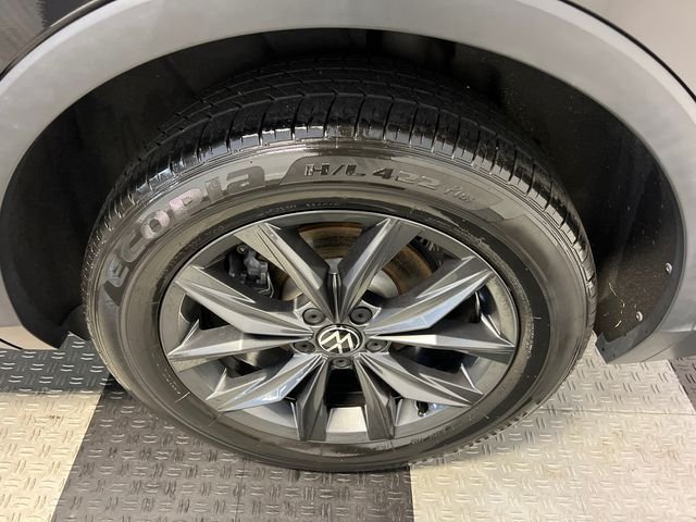 Certified Used 2022 Black Volkswagen 2.0T SE image 14