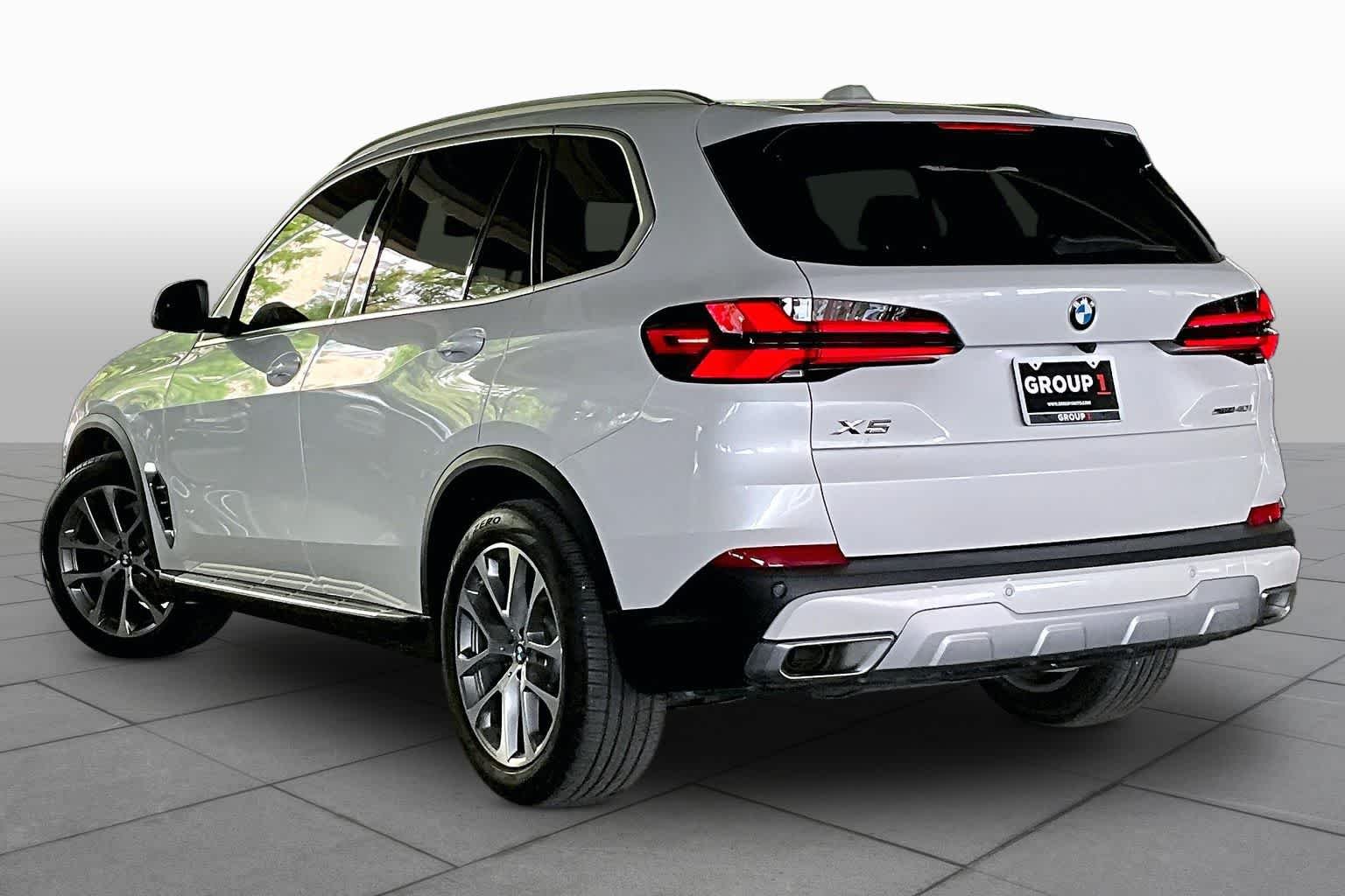 Used 2025 Mineral White Metallic BMW sDrive40i image 11
