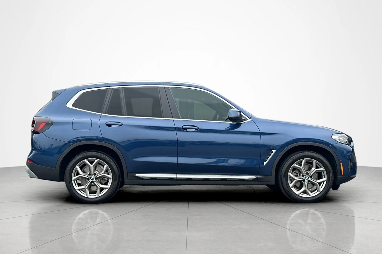 Used 2023 Phytonic Blue Metallic BMW sDrive30i image 6