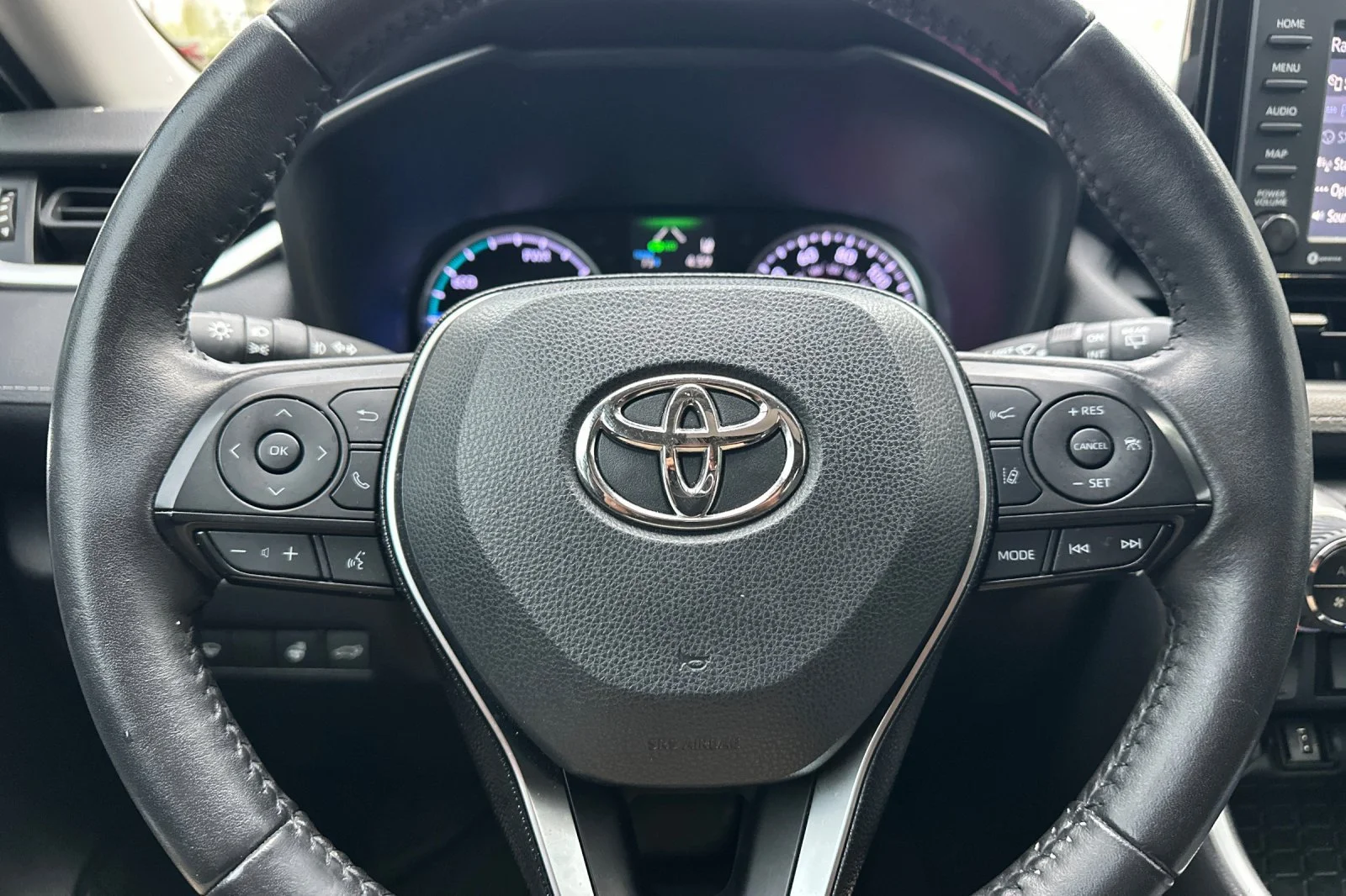Used 2021  Toyota Hybrid XLE image 23