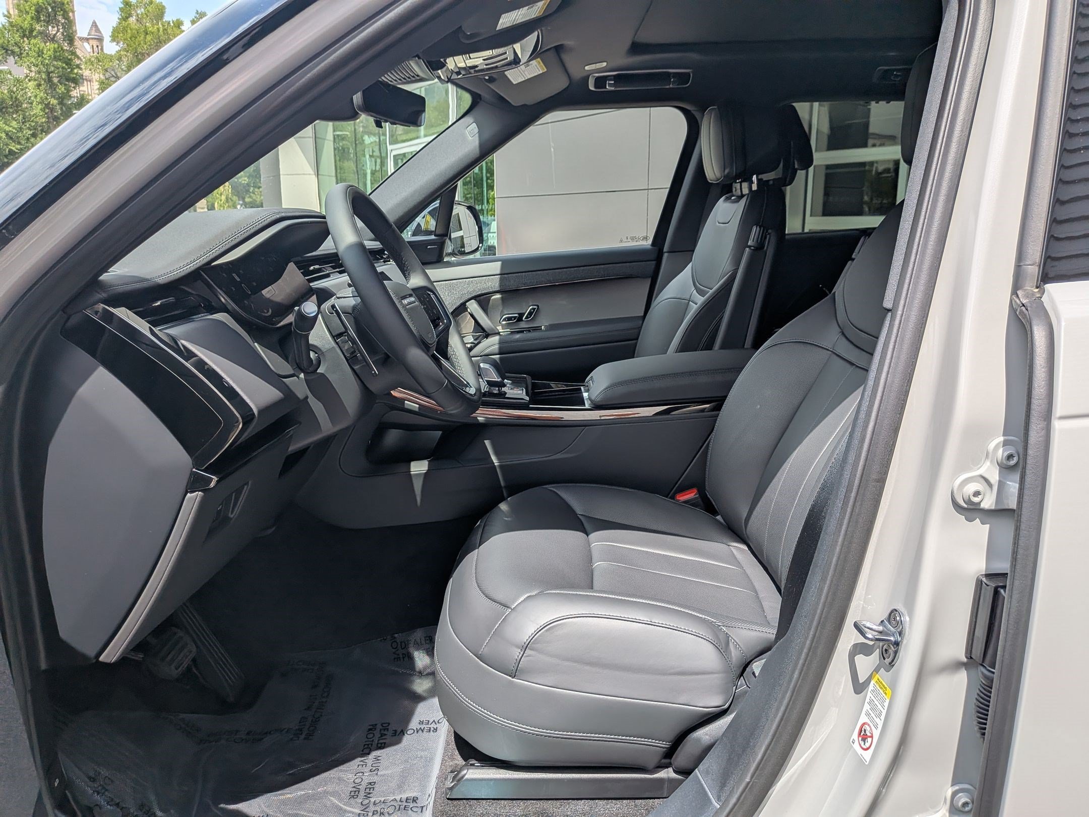 New 2026 Borasco Grey Land Rover P360 SE image 22