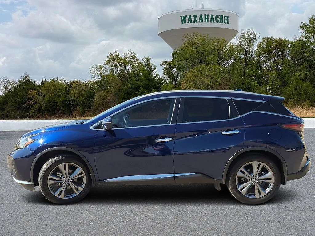 Used 2023 Blue Nissan Platinum image 3