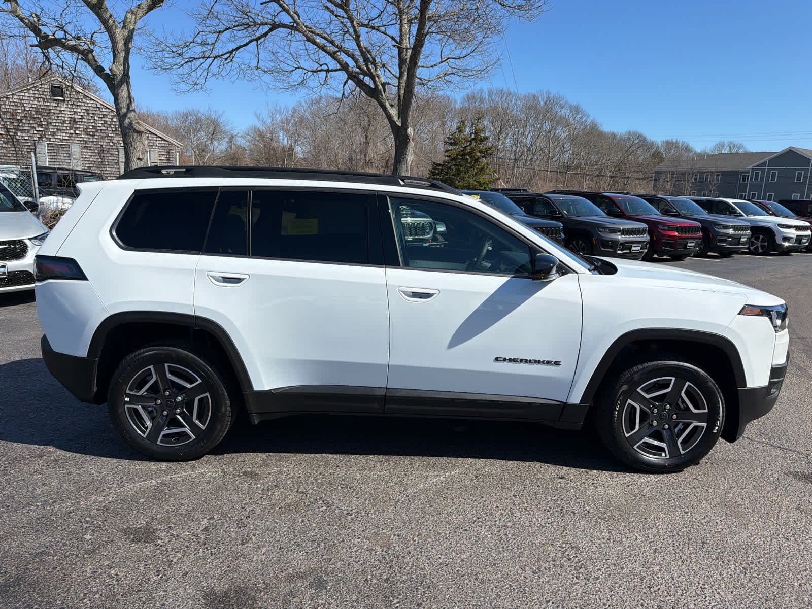 New 2026 Bright White Clear-Coat Exterior Paint Jeep Limited image 3