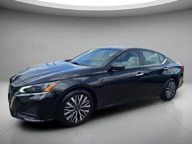 Used 2024 Super Black Nissan 2.5 SV image 9