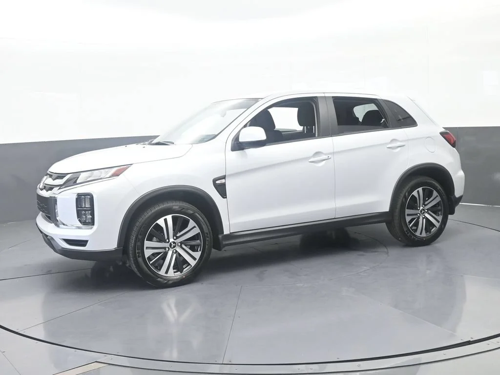 New 2027 White Diamond Mitsubishi 2.0 ES 2WD image 2