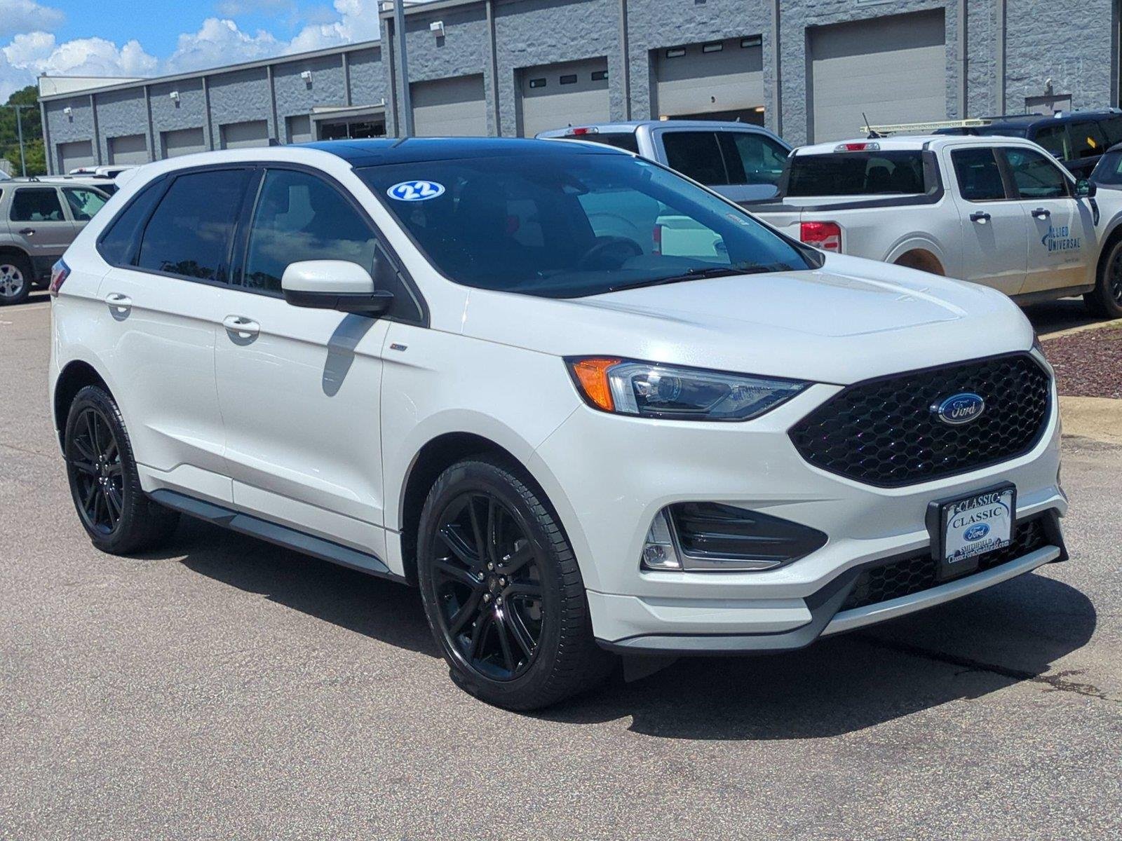 Used 2022 Star White Metallic Tri-Coat Ford ST-Line image 7