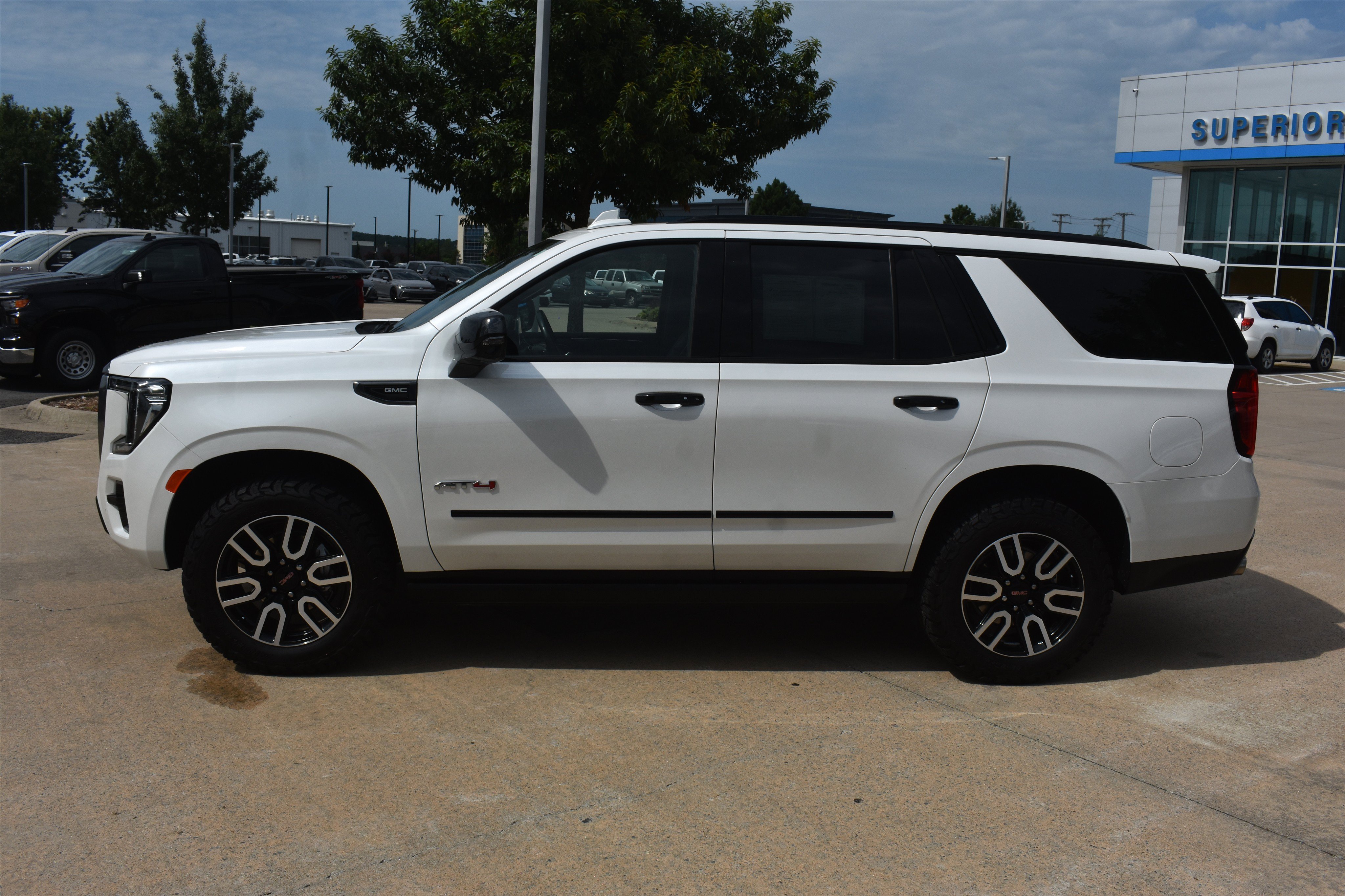 2024 GMC Yukon AT4 - Photo 10