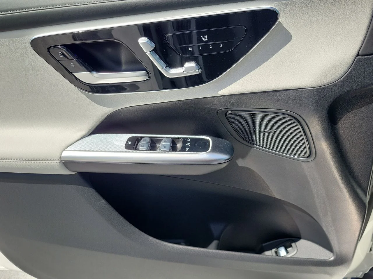 New 2027 Polar White Mercedes-Benz GLC 300 image 22