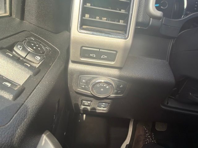Used 2018 Blue Ford Lariat image 8