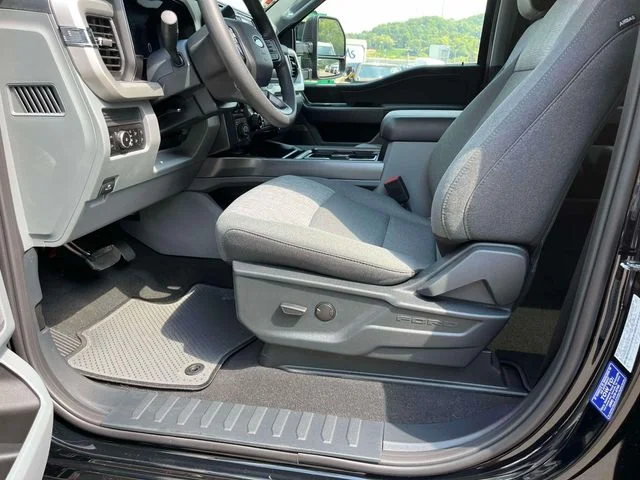 New 2027 Agate Black Metallic Ford F-250® XLT image 21