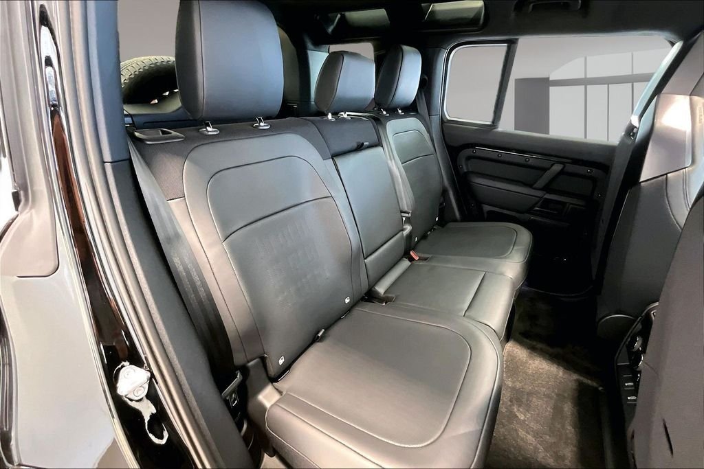 New 2026 Narvik Black LAND ROVER  image 10