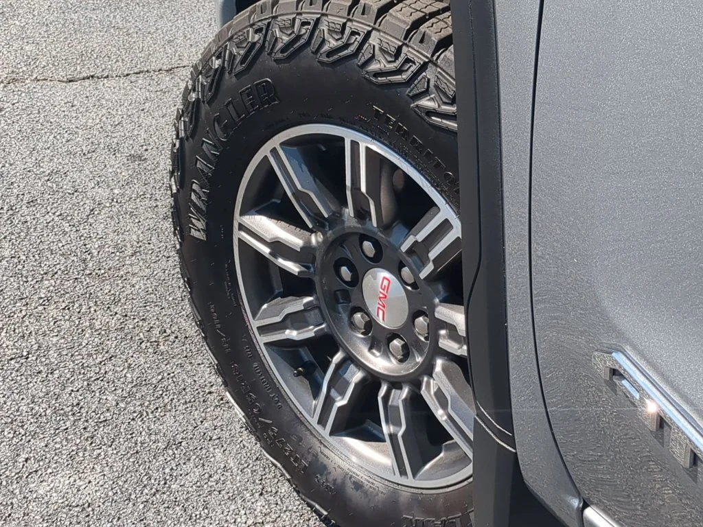 Used 2025 Sterling Metallic GMC AT4 image 9