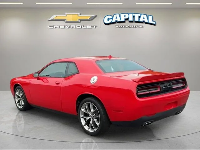 Used 2020 Red Dodge SXT image 3