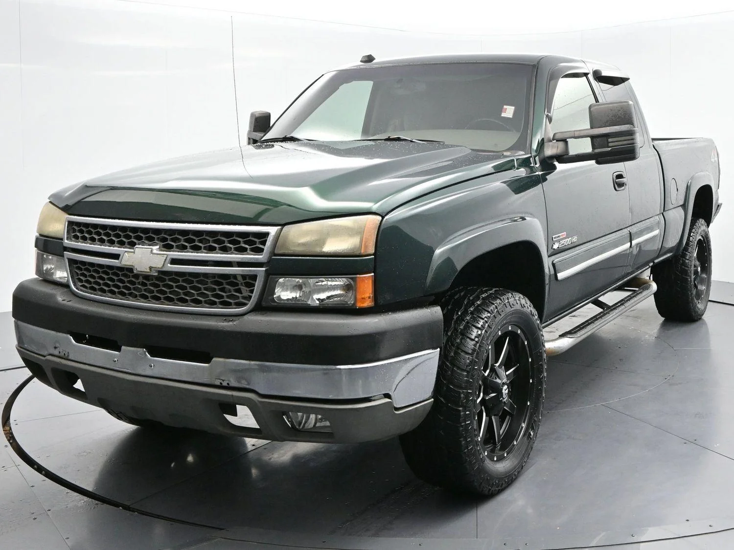 Used 2005 Dark Green Metallic Chevrolet LS image 3