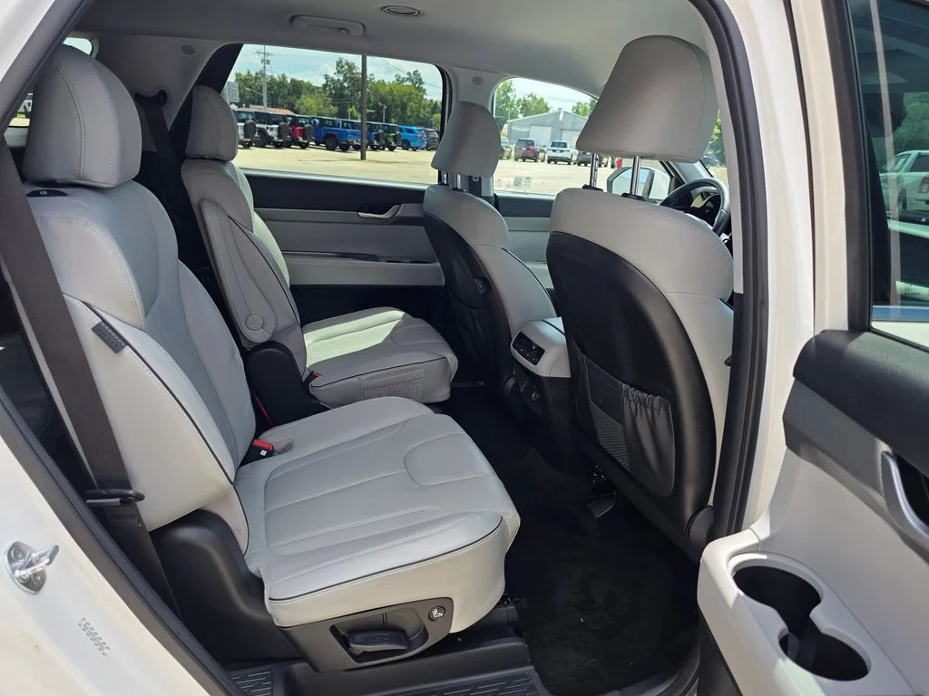 Used 2025 White Hyundai SEL image 14