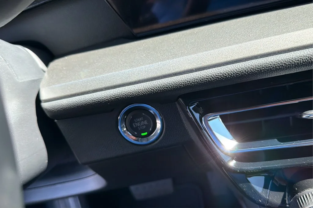 New 2027 Summit White Chevrolet LT image 26