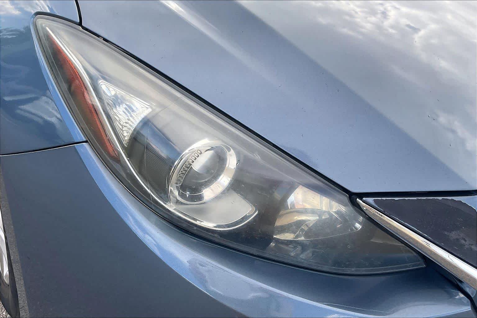 Used 2016 Blue Reflex Mica Mazda i Grand Touring image 26