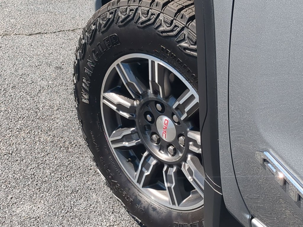 Used 2025 Sterling Metallic GMC AT4 image 9